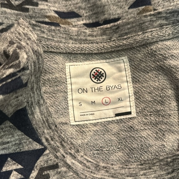 On The Byas Thermal Shirt Mens Medium Gray Aztec Print Crew Neck Long Sleeve - Picture 7 of 9